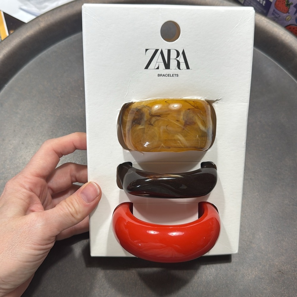 ZARA SET OF 3 RESIN BANGLE BRACELETS - Picture 2 of 5